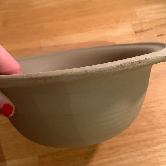 The Pampered Chef. Stoneware bowl. Small. 9 inches diameter. Excellent shape. - Picture 7 of 7